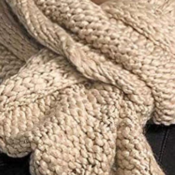 BCBGeneration Infinity Loop Scarf NWT - Picture 2 of 3